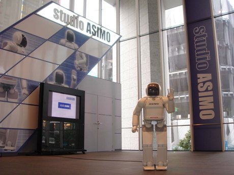 ��studio ASIMO�פǡ�ASIMO�פε�ǽ�����Ҳ�ѥե����ޥ�